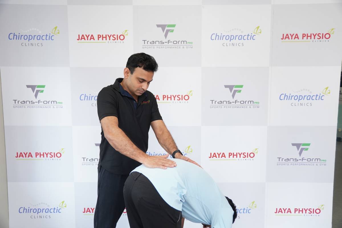 Physiotherapist providing Functional Training at Jaya Physio Clinics